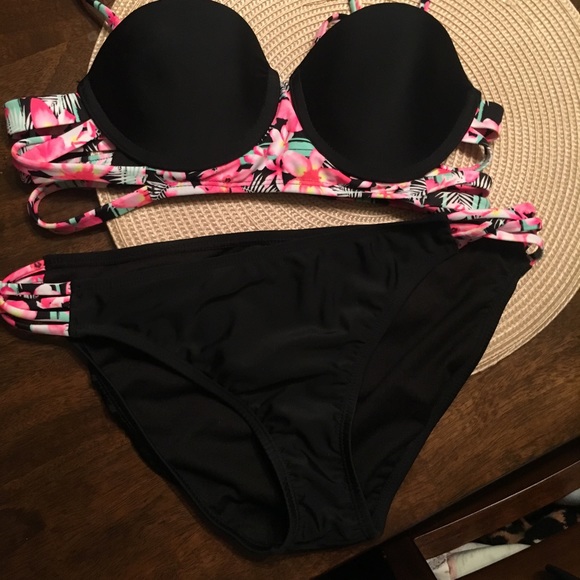 Trillium Trop Queen Strappy Molded Black Bikini - Picture 3 of 4